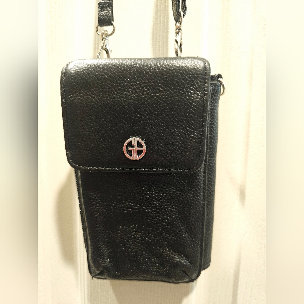 Giani Bernini softy leather tech crossbody wallet